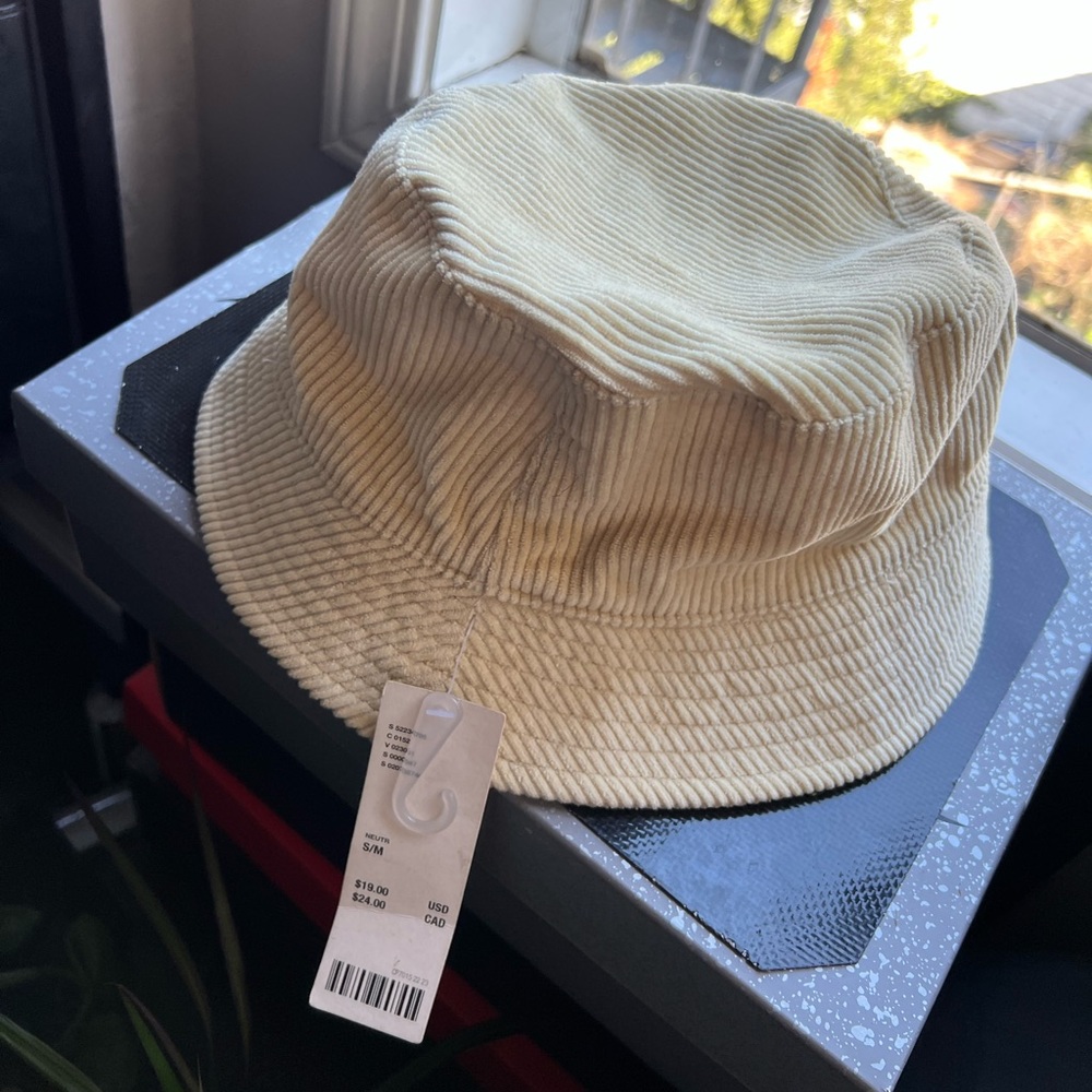 URBAN OUTFITTERS Khaki Sand Color Corduroy Bucket Hat SIZE: S/M